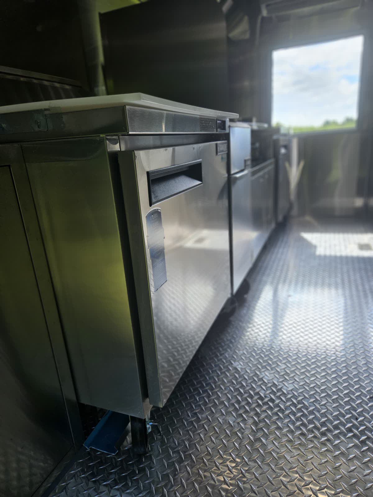 Stainless refrigerated prep station